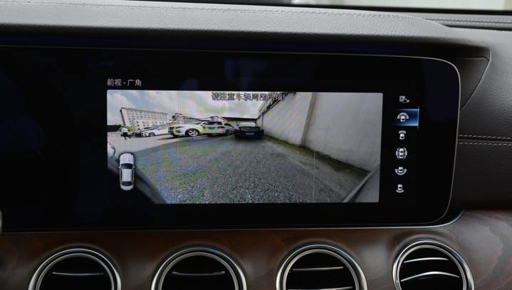 21款奔驰E300改原厂360全景影像，老的司机也需要这配置