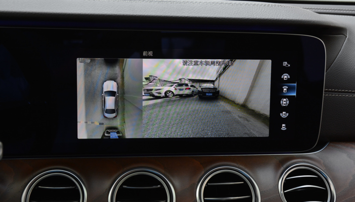 21款奔驰E300改原厂360全景影像，老的司机也需要这配置