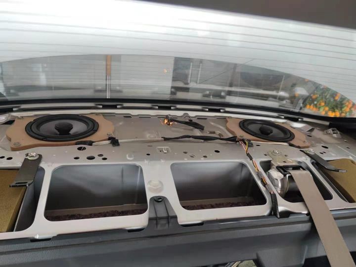 丰田卡罗拉老款车型也有追求音响改装哈曼JBL套装喇叭搭配弗莱德超薄低音2680元套餐