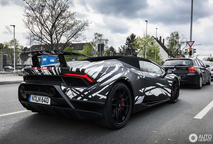 gucci-lamborghini-huracan-wrap-is-all-about-the-swag_1.jpg