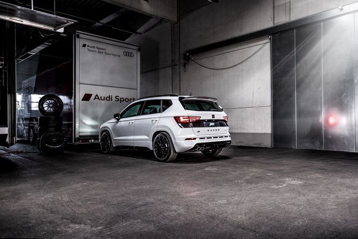 abt-rs4-shows-green-carbon-spec-will-be-joined-by-350-hp-cupra-ateca-in-geneva_20.jpg
