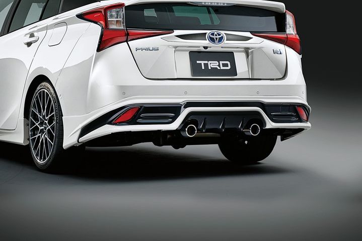 2019-toyota-prius-gets-crazy-trd-and-modellista-body-kits-in-japan_14.jpg