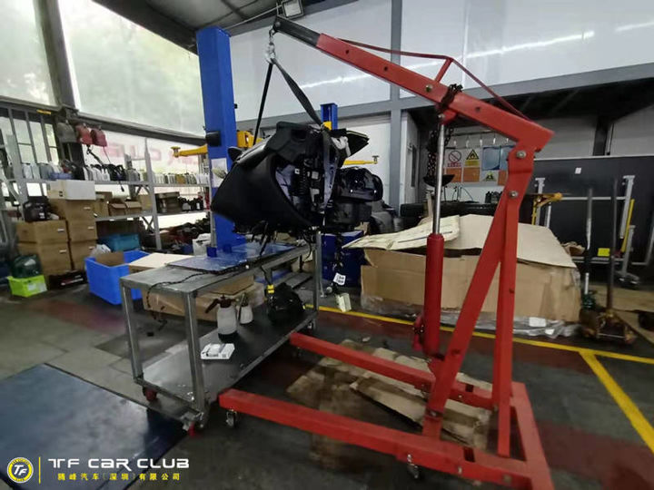 奔驰R320维修更换蒸发器刹车保养清洗三元催化维修案例