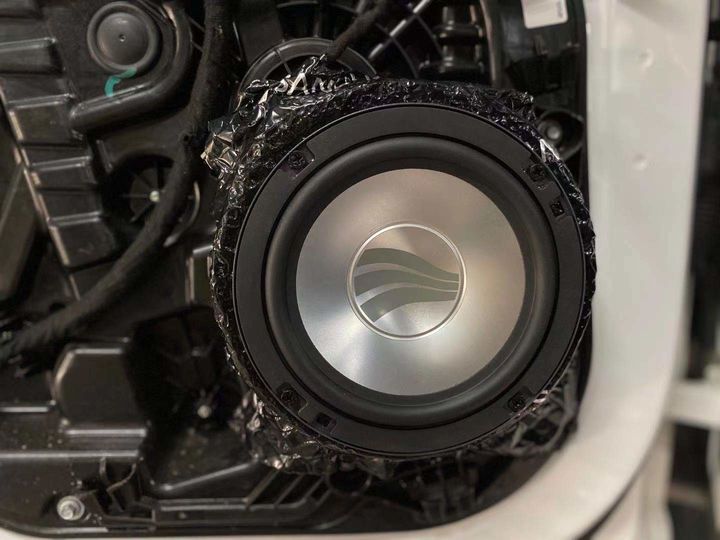 汕头星悦汽车音响沃尔沃XC60心动的选择改装德国彩虹SL-C6.3三分频喇叭响起美妙之声