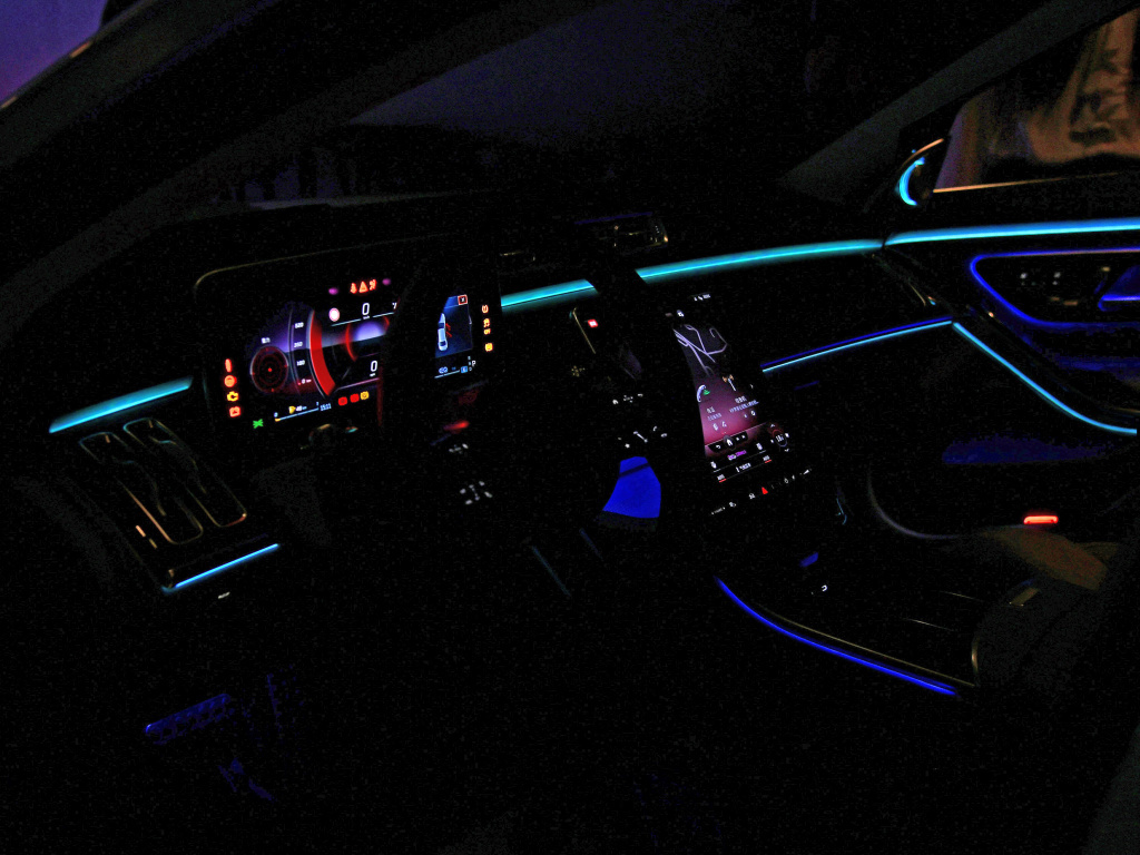 21款奔驰S级、迈巴赫S480改装主动式环境氛围灯