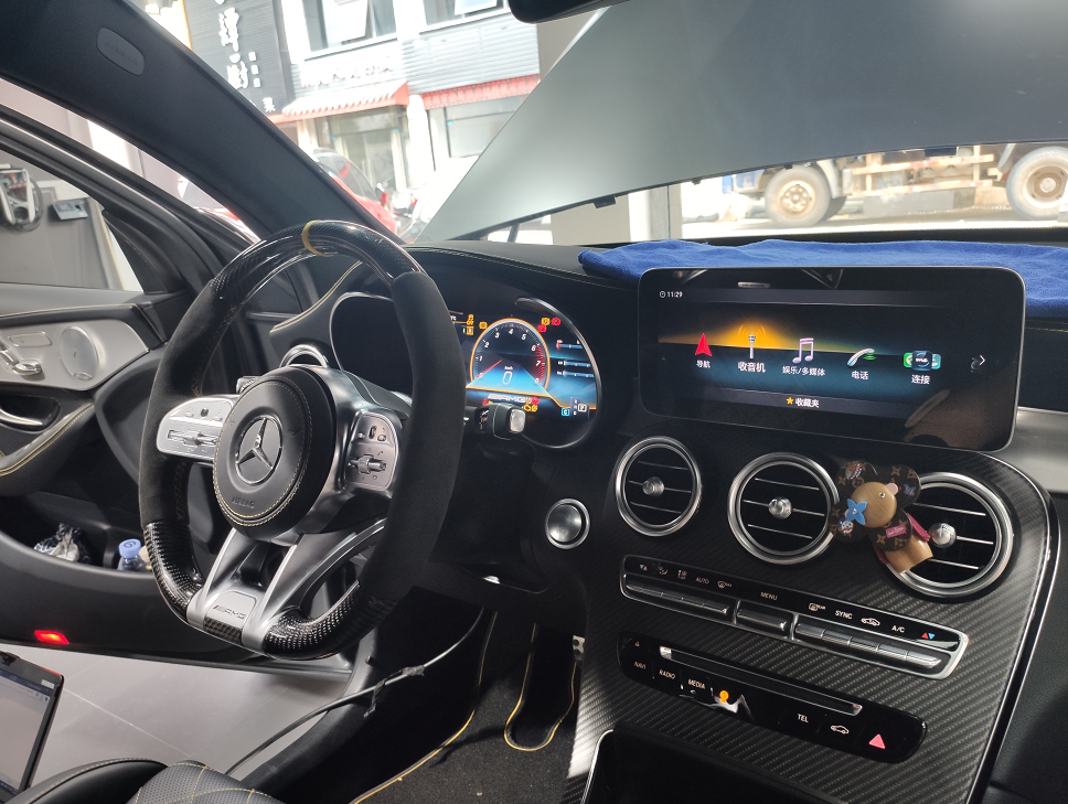 奔驰GLC63改新款液晶仪表，高配主机大屏让爱车焕然一新