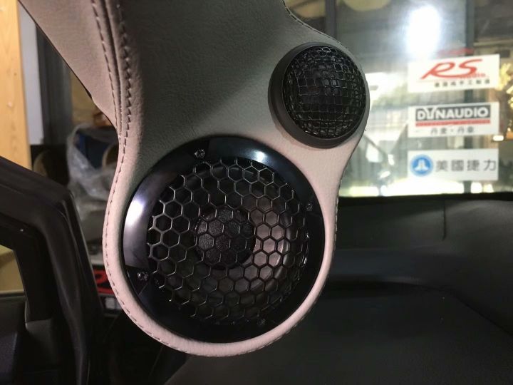 南宁雷克萨斯RX300音响改装德国RS竞赛三分频享受高品质音乐