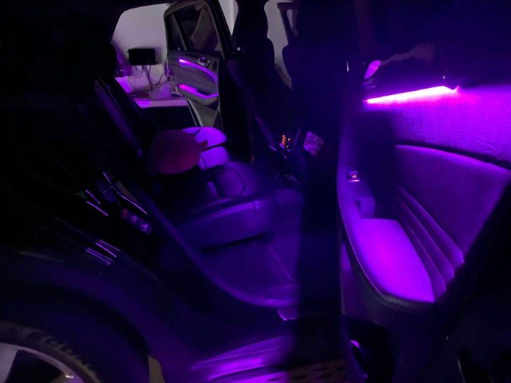 汕头星悦汽车音响奔驰GLE400改装12色氛围灯碳纤维饰板氛围灯