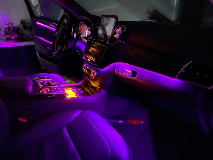 汕头星悦汽车音响奔驰GLE400改装12色氛围灯碳纤维饰板氛围灯