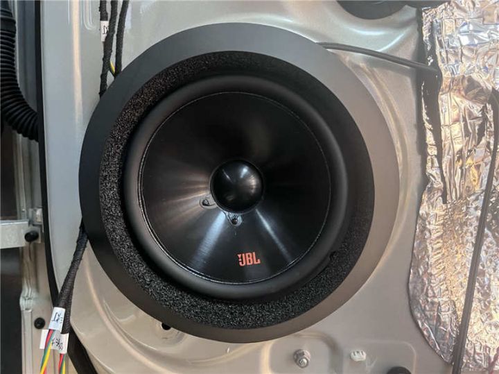 佛山大众途昂音响升级JBL系统，即要好听也要好看。