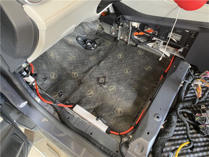 航空材料带来舒适车厢 武汉歌德比亚迪唐汽车隔音改装