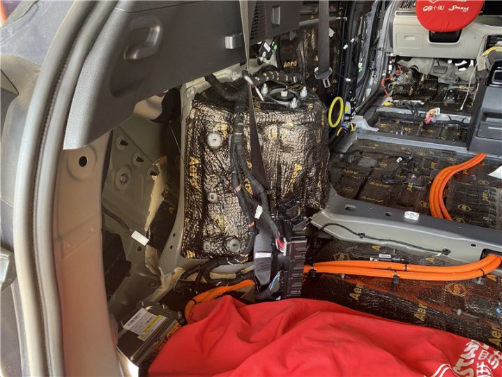 航空材料带来舒适车厢 武汉歌德比亚迪唐汽车隔音改装