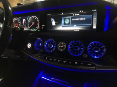 18款奔驰S450　4MATIC升级发光出风口，提升车内氛围感
