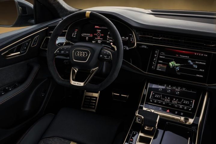 Manhart-Audi-RS-Q8-Interior.jpg