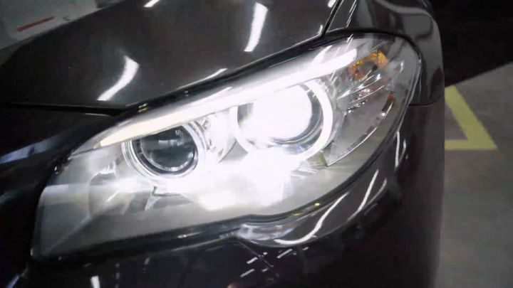 宝马5系F18大灯改装欧司朗全天候LED透镜亮度高行车更安全，