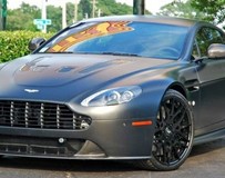 Forgiato改裝金屬灰阿斯頓·馬丁Vantage