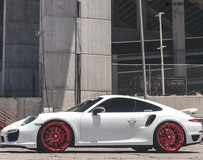 紅色大腳 Vivid Racing’s保時捷911 Turbo