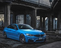 Yas Marina藍(lán)色寶馬M4改裝煙黑Brixton Wheels輪轂