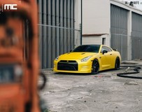 Vellano Wheels改裝明亮黃色尼桑GTR