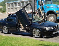 這是現(xiàn)代伊蘭特,你信嗎? 反正我不信...