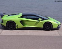 “青蜂俠”蘭博基尼Aventador