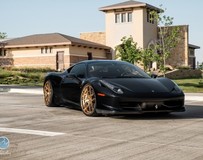 黑色法拉利458 Italia改裝金色的Modulare輪轂