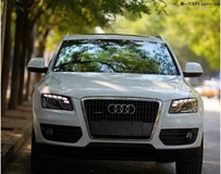 白色奧迪Q5 車美人更美，好多家伙看著屁顛屁顛的