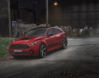 火熱俄羅斯女孩陪英菲尼迪FX拍攝照片