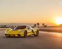 时速300英里的Hennessey Venom F5